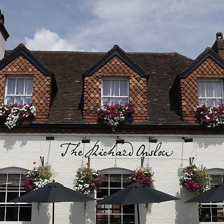 The Richard Onslow クランリー エクステリア 写真